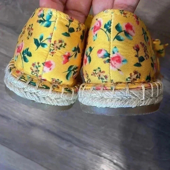 Bandolino Espadrille Shoes Yellow Floral Woman’s Size 8.5- In NWOT condition - Picture 7 of 7